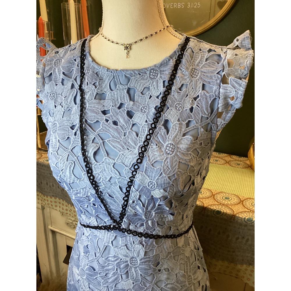 Warehouse Blue Floral Guipure Lace Sheath Dress Black Trim Cap Sleeve Size 2 - Picture 2 of 6